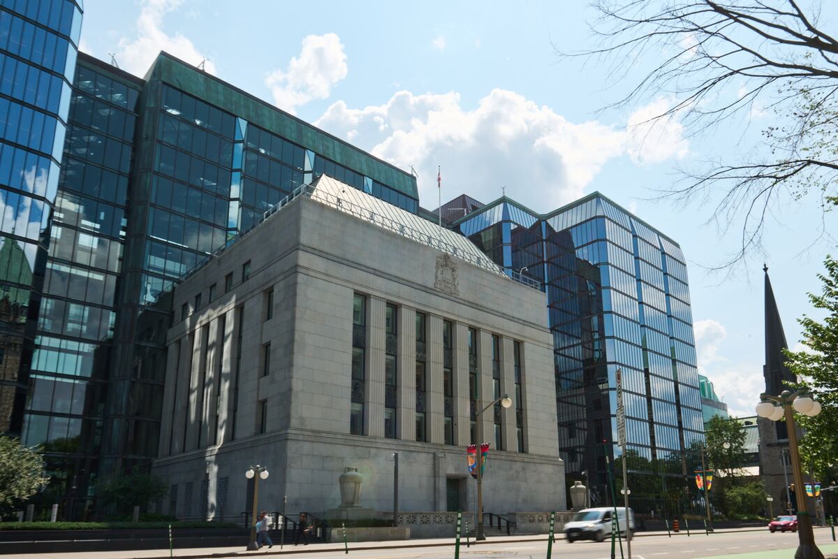 カナダ中銀、3月以来の利下げ-米関税の影響や労働市場の軟化に言及 – Bloomberg カナダ中銀、3月以来の利下げ-米関税の影響や労働市場の軟化に言及 - Bloomberg