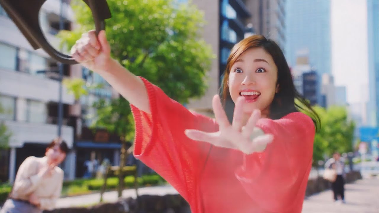 上戸彩、永尾柚乃らが驚きのあまり地球一周!?高橋ひかるがソフトバンクCM初出演 「白戸家 驚きのあまり…」編【iPhone 17シリーズCM】