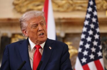 トランプ氏、自身を批判する放送局の「免許取り消し」の可能性に言及 - Bloomberg