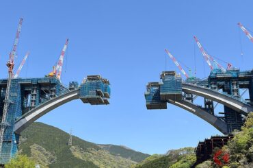 新東名に建設中の橋を「山北天空大橋」と命名（画像：NEXCO中日本）完成図はギャラリーで。