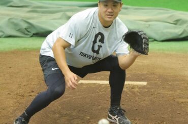 ノックを受ける田中将大（カメラ・中島　傑）