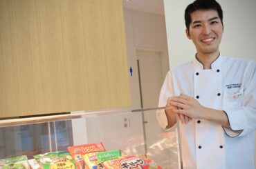 味の素｢ギョーザ｣こびり付き事件から2年がかり…｢古参フライパンの9割で成功｣までに繰り返した検証2000回超 こんな過酷な環境で｢ギョーザ｣は焼かれていたのか… | PRESIDENT Online（プレジデントオンライン）