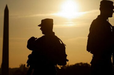 米国民の過半、部隊投入は「外部からの脅威ない限り」不要＝調査 | ロイター