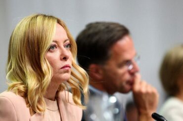 「日出ずる国の…」欧州メディアが高市氏と比較する新旧女性リーダー - 毎日新聞