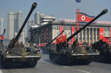 ロシア軍の「巨大な北朝鮮製自走砲」後方にいた車両を含め一挙“4両撃破”される 連携攻撃の様子を公開