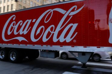 コカ・コーラ、米コンビニでミニ缶発売　節約・健康志向層に訴求 | ロイター