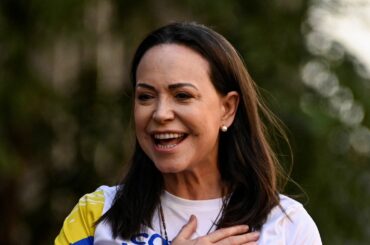 ノーベル平和賞、ベネズエラの野党指導者マチャド氏に　「勇敢な自由の擁護者」 | ロイター