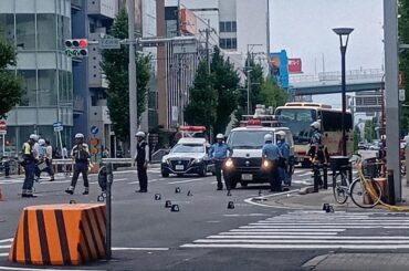名古屋駅近くで車が3人はね、2人重体 運転手を現行犯逮捕 - 毎日新聞
