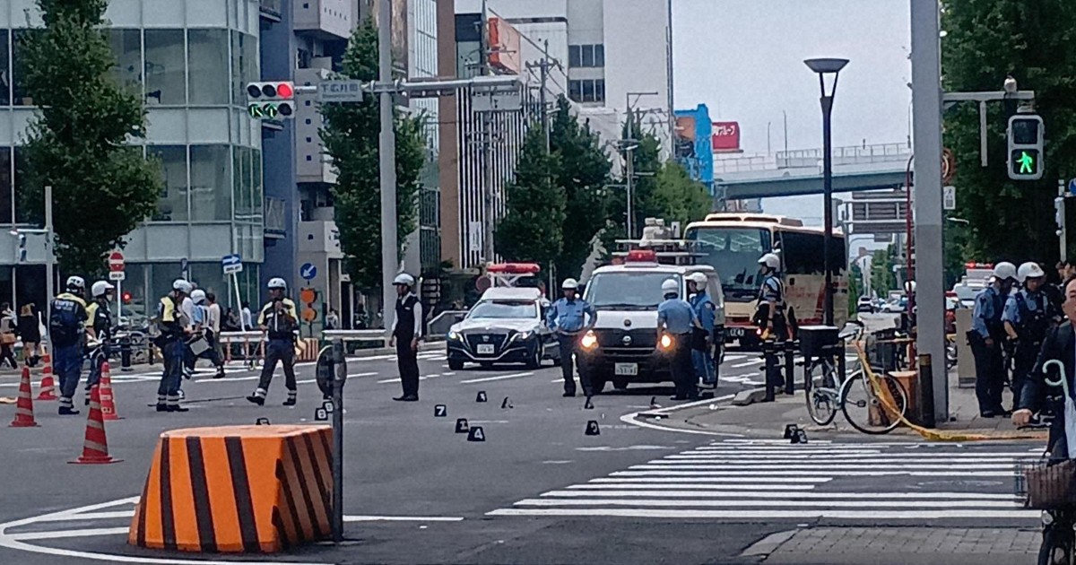名古屋駅近くで車が3人はね、2人重体 運転手を現行犯逮捕 – 毎日新聞 名古屋駅近くで車が3人はね、2人重体 運転手を現行犯逮捕 - 毎日新聞