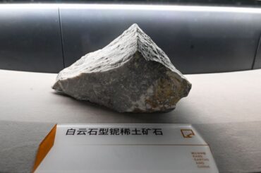中国のレアアース輸出規制強化、半導体や防衛など広範な影響に警戒感 - Bloomberg