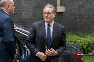 英国はなぜ「中国スパイ」の起訴を取り下げたのか、経済力に誘引され急速に中国になびきだしたスターマー政権(1/6) | JBpress (ジェイビープレス)