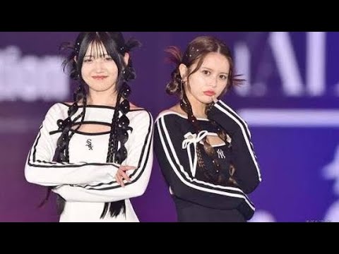 元AKB48村山彩希、奇抜ヘア×胸元開きワンピで登場 吉崎綾とペアランウェイ【ガルアワ2025AW】