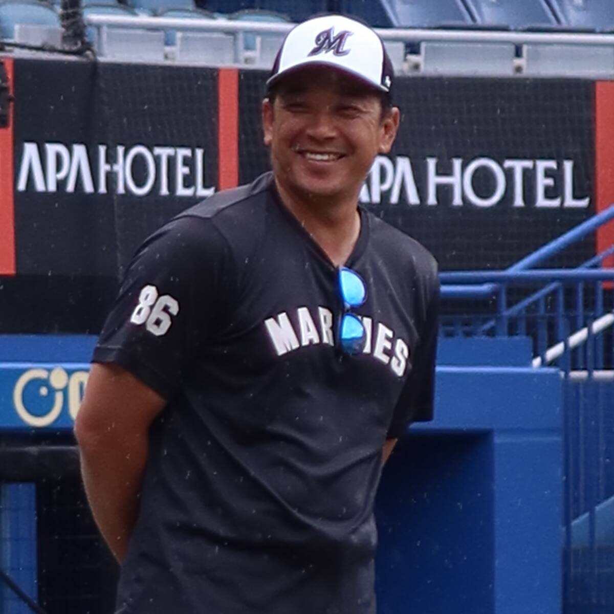 【ロッテ】サブロー監督、ド軍WS進出決めた佐々木朗希の活躍に刺激「水を得た魚みたい」「居場所を見つけたな」 – スポーツ報知 秋季練習を見守るロッテのサブロー監督(カメラ・竹内 夏紀)