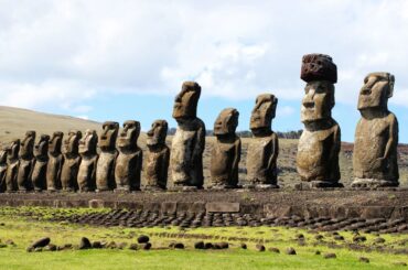 モアイ像が“歩いて”移動したことを、研究者たちがついに証明した | WIRED.jp