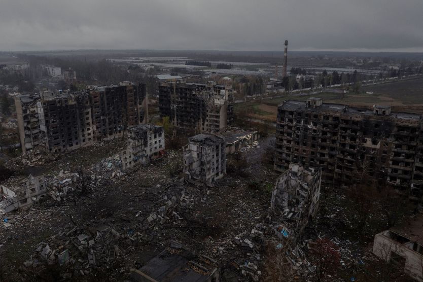 ロシア軍の攻撃により破壊された集合住宅＝12日、ウクライナ・コンスタンチノフカ/Iryna Rybakova/Press Service of the 93rd Kholodnyi Yar Separate Mechanized Brigade of the Ukrainian Armed Forces/Reuters