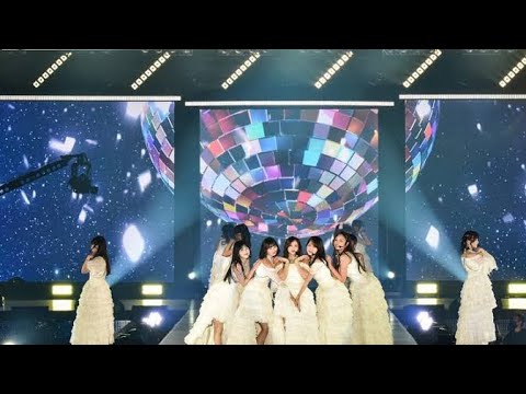 💖✨元AKB48村山彩希、奇抜ヘア💇♀️×胸元開きワンピ👗で登場 吉崎綾とペアランウェイ💃【ガルアワ2025AW】🌟