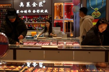 中国国有銀行、金購入口座の申し込み停止　当局の税制変更後 | ロイター