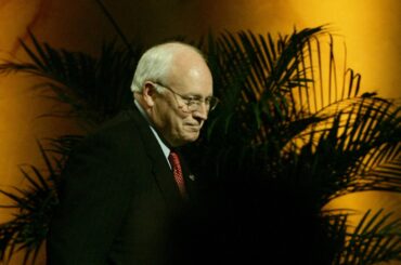トランプ氏、チェイニー元副大統領死去に沈黙　ホワイトハウスは半旗 | ロイター