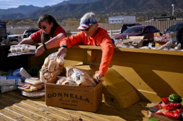 米最高裁、「フードスタンプ」全額支給命令を一時差し止め | ロイター
