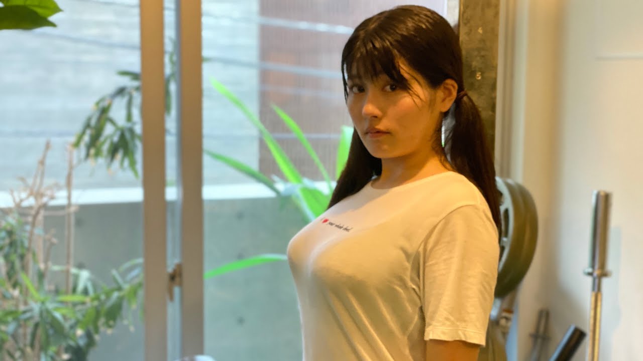 【滝💦トレ】20歳の美女が50kgのスクワットに挑戦するだけの動画