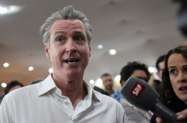 加州知事、気候変動対策でトランプ米大統領を「愚か」と非難 | ロイター