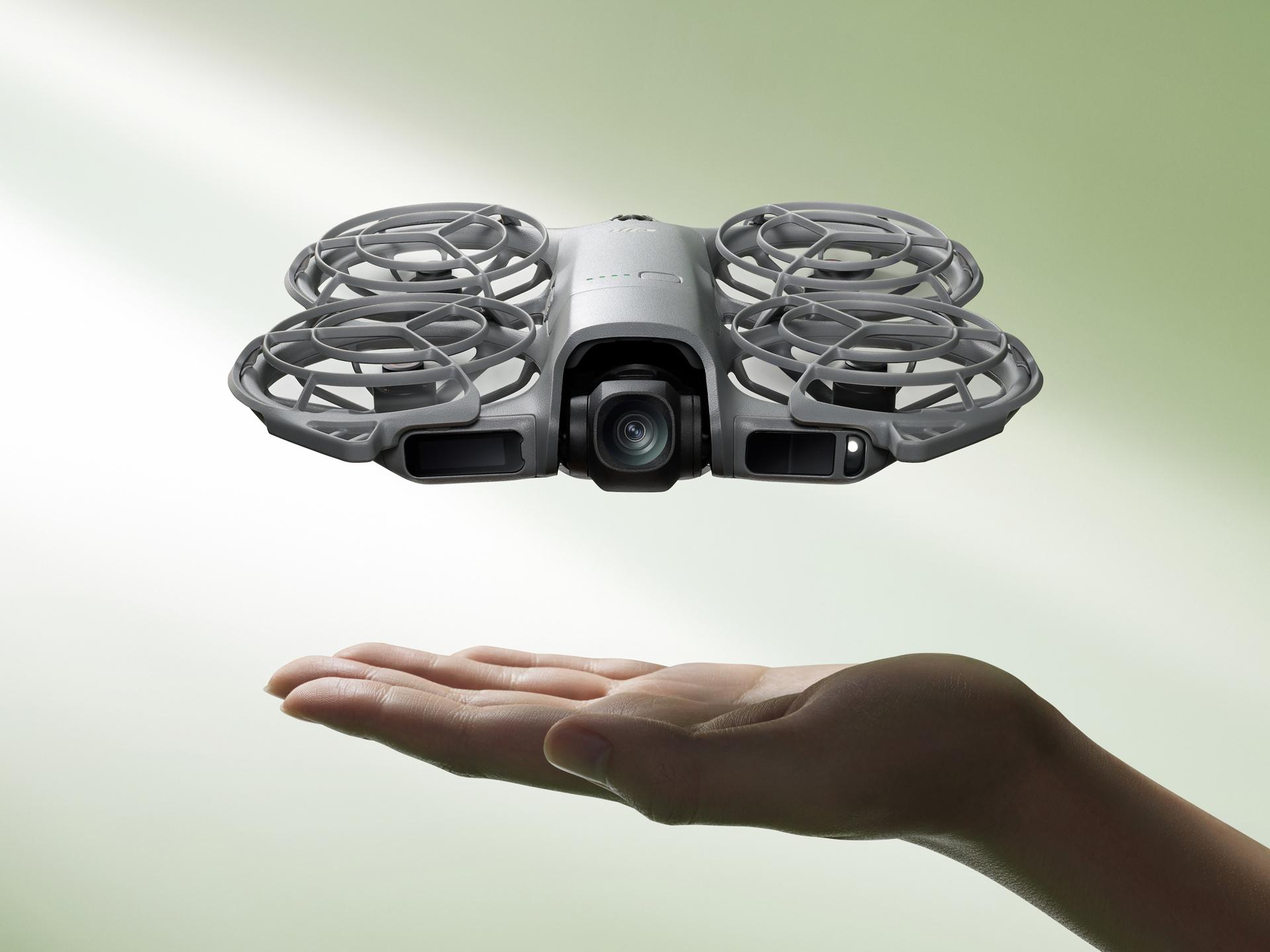 手のひらサイズのミニドローンに後継機　トラッキング性能が向上した「DJI Neo 2」 – デジカメ Watch