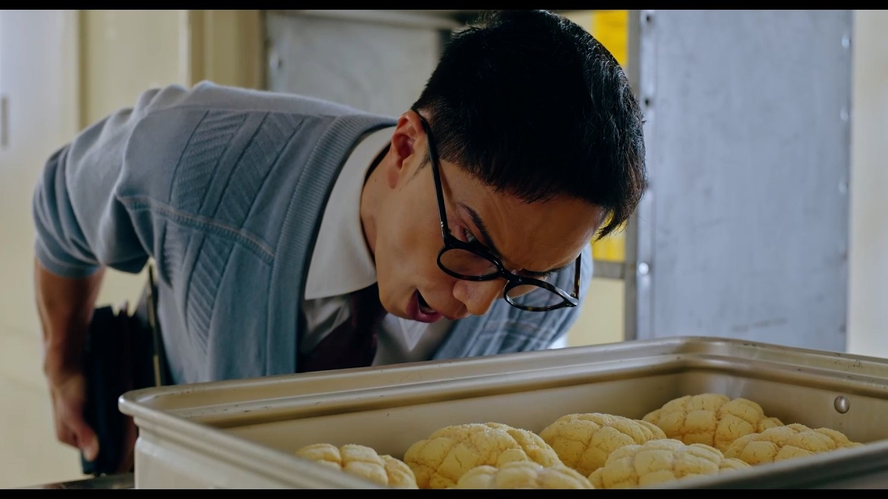 市原隼人演じる甘利田、メロンパンに大絶叫!!映画『おいしい給食 炎の修学旅行』本編映像 メロンパン篇