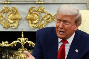 コラム：物価高騰に足元すくわれたトランプ氏、関税政策の見直し必至か | ロイター