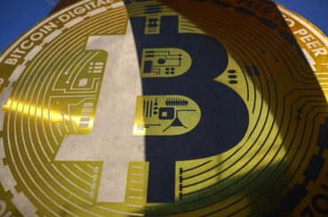 ビットコインの売り圧力に緩和の兆し、急落後の底入れ期待広がる - Bloomberg