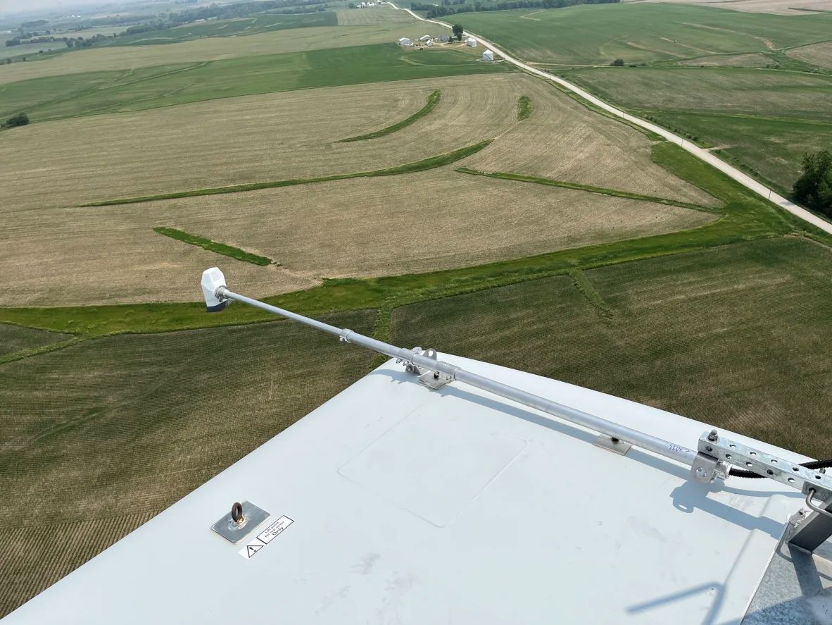 米エコーセンスが風力タービンに取り付けた、コウモリの発する音響信号を検知するセンサー/EchoSense