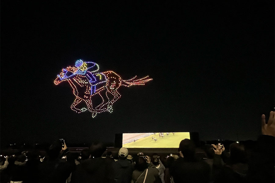 「京都競馬場」ドローンショーの様子（11月16日 Lmaga.jp撮影）