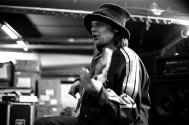 ザ・ストーン・ローゼズのベーシストであるマニが逝去。享年63歳 - NME Japan
