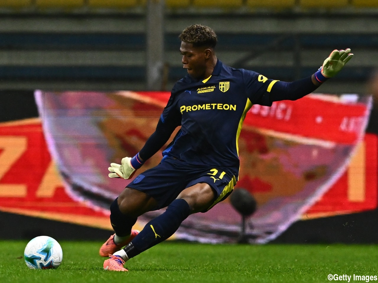 鈴木彩艶が敵陣ペナルティエリアまで飛ばす超絶フィード!! 開始13秒先制ゴールをお膳立て – gekisaka.jp 鈴木彩艶が敵陣ペナルティエリアまで飛ばす超絶フィード!! 開始13秒先制ゴールをお膳立て - gekisaka.jp