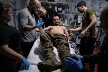 前線で1カ月身動き取れず、救助に現れたのは車輪のついたロボット　ウクライナ東部 - CNN.co.jp