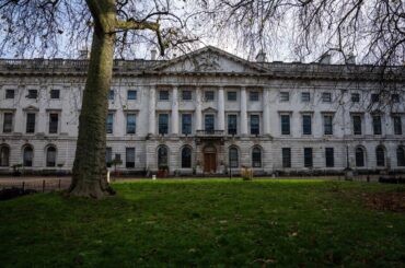 中国が英政府を非難、ロンドンの大使館新設認可先送りで－対立激化も - Bloomberg