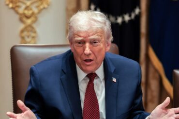 トランプ氏支持率41％に上昇、共和党員が生活費対応評価＝世論調査 | ロイター