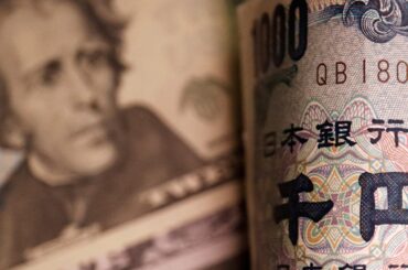 コラム：金利上昇か円下落か、日本が迫られる選択＝佐々木融氏 | ロイター