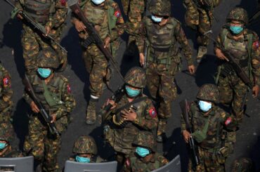 焦点：反攻強めるミャンマー国軍、徴兵制やドローンで戦術再構築 | ロイター