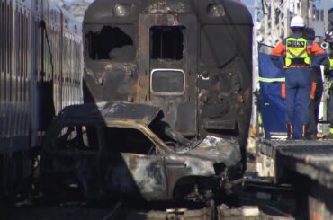 「本当にパニック」車が特急列車と衝突し炎上　車に乗っていた人が死亡　直前に踏切内で追突事故　近鉄京都線『新祝園駅』近くの踏切（2025年12月20日）