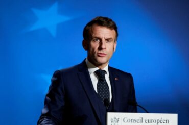 マクロン氏「プーチン氏と対話必要」、用意あるとロ大統領府 | ロイター