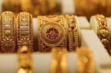 金が最高値更新、米・ベネズエラ緊張で　銀も最高値 | ロイター