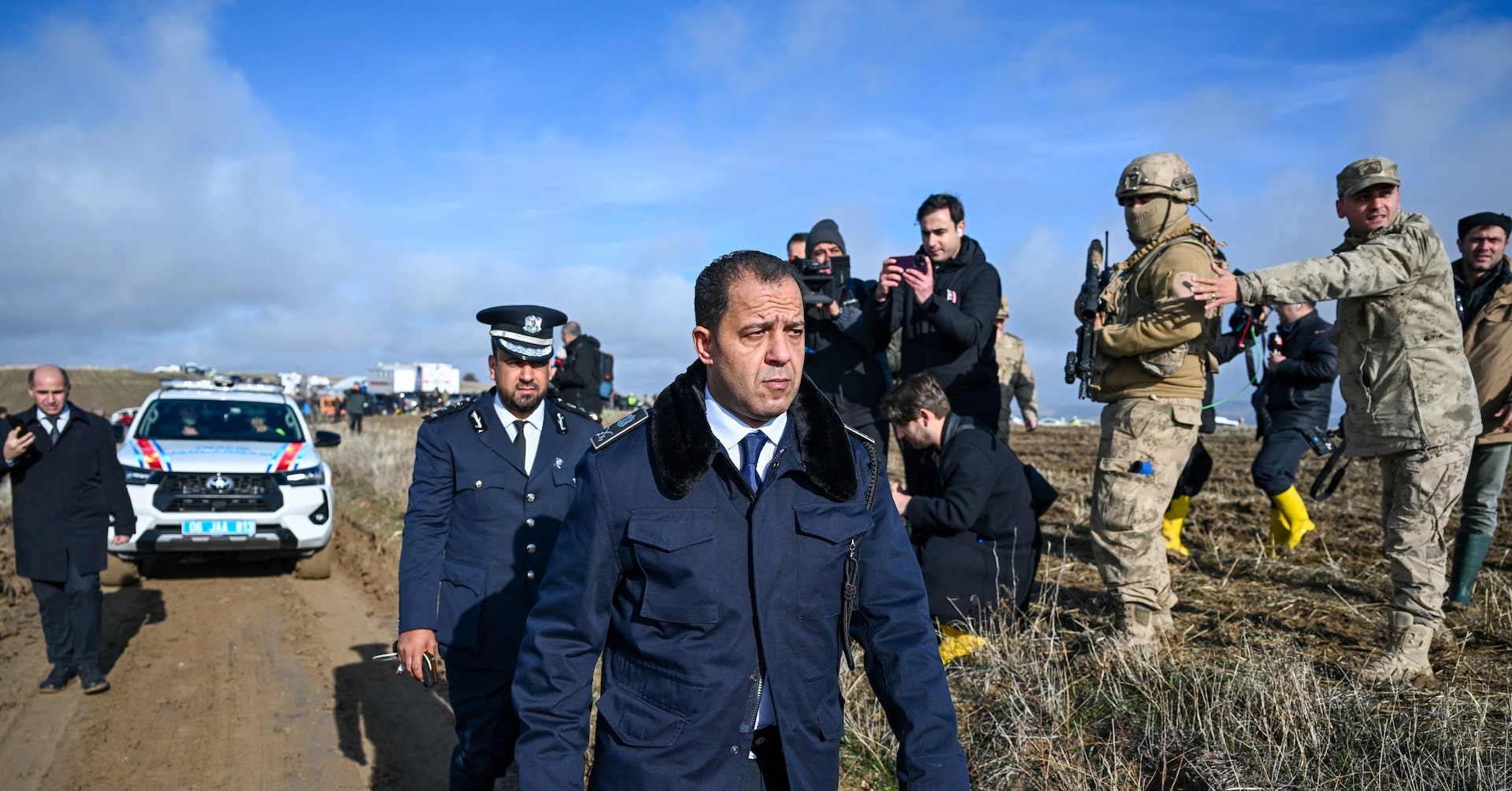 リビア軍参謀総長ら搭乗機、墜落前に緊急着陸要請 8人死亡 | ロイター リビア軍参謀総長ら搭乗機、墜落前に緊急着陸要請 8人死亡 | ロイター