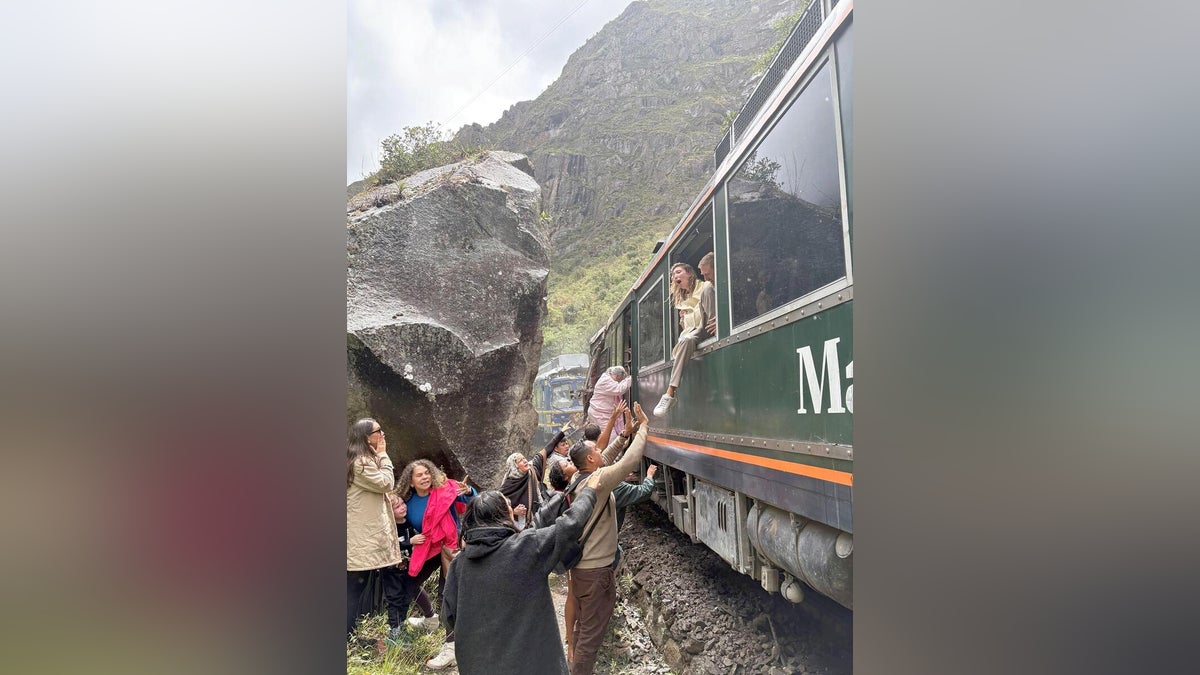 世界遺産マチュピチュへに向かう鉄道で列車同士が正面衝突、運転手1人死亡…日本人2人を含む観光客ら30人以上負傷 – 読売新聞オンライン 世界遺産マチュピチュへに向かう鉄道で列車同士が正面衝突、運転手1人死亡…日本人2人を含む観光客ら30人以上負傷 - 読売新聞オンライン