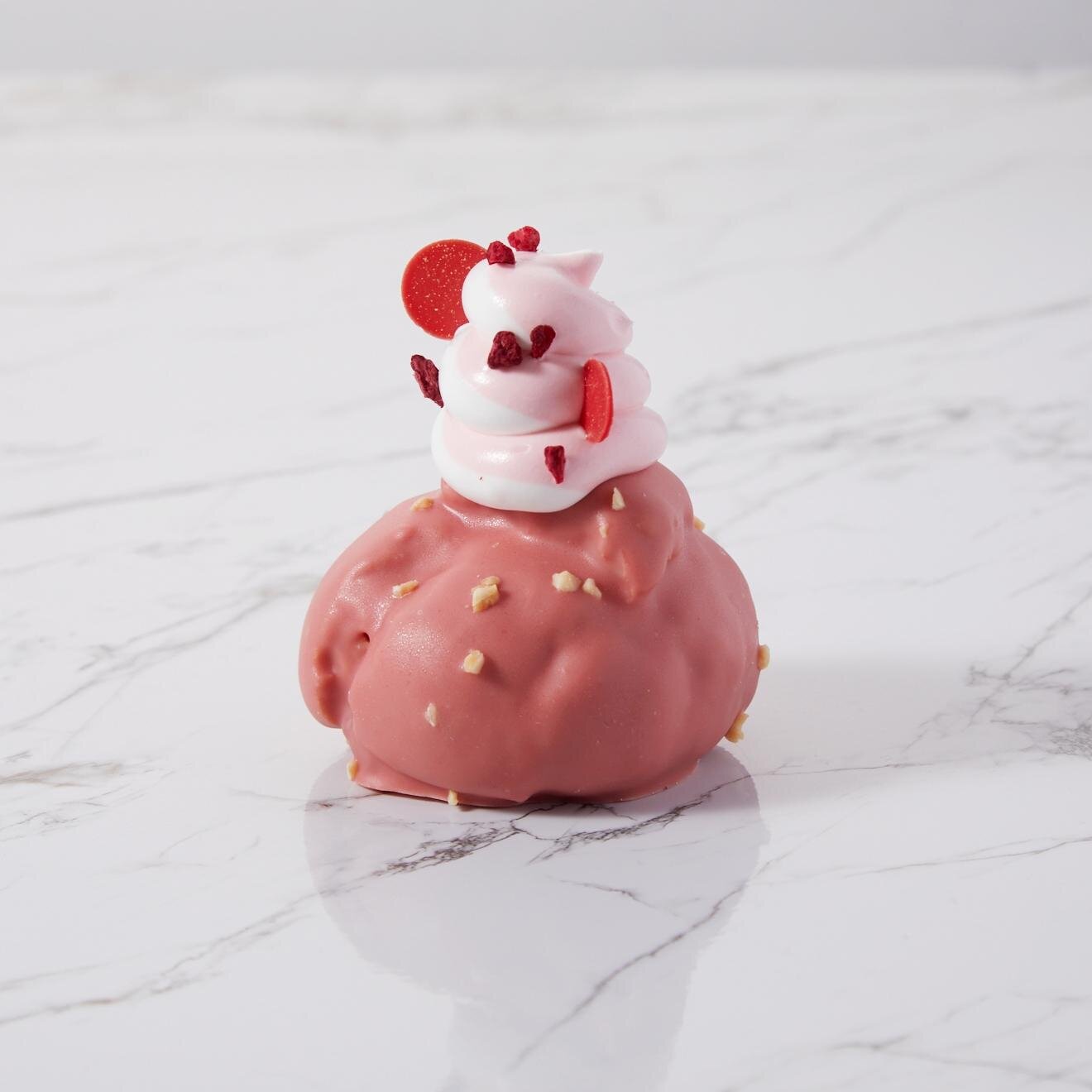 ルワンジュ東京の国産苺アフタヌーンティー、真っ赤なテディベア＆“バラ香る”苺ミルフィーユなど｜写真3