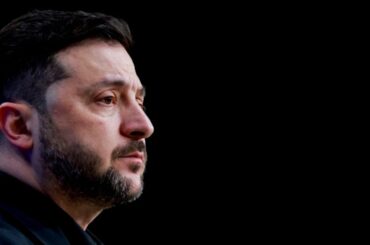 ゼレンスキー氏「ぜい弱な和平合意に署名せず」、新年演説で決意表明 | ロイター