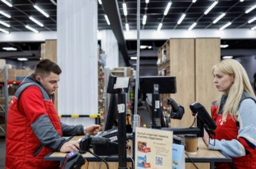 アングル：戦時下でも「物流を止めるな」　ウクライナで成長続ける配送会社ノバポスト | ロイター