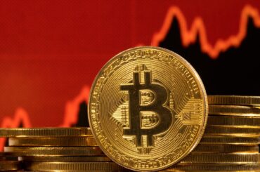 世界最大のビットコイン保有企業、第4四半期に174億ドルの含み損 | ロイター