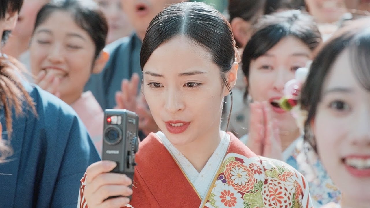 広瀬すず、吉沢亮&横浜流星の勇姿を動画撮影 “もちつきドラマ”ついに完結 富士フイルム「お正月を写そう♪」新CM