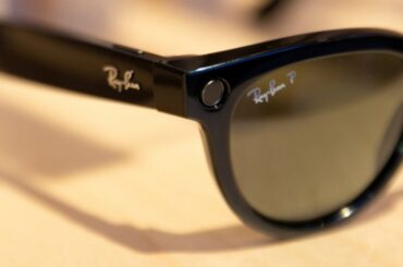 メタの「レイバン」スマートグラス、米国内需要増で海外展開延期 | ロイター