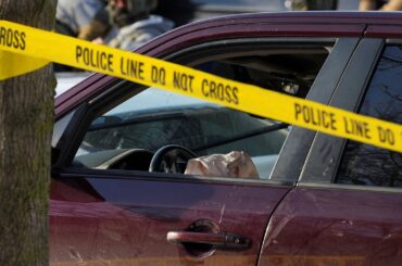 米ミネアポリスで移民捜査官が女性射殺、市長は自衛の主張に反論 | ロイター